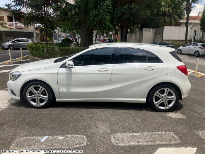 Mercedes-Benz A 200 1.6 TURBO URBAN 2014/2015